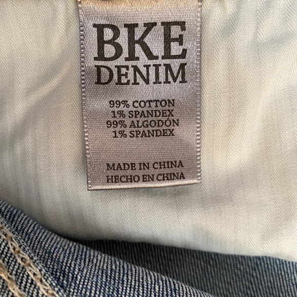BKE Buckle brand Tyler bootleg Jeans. These jeans are in great condition! 38R - Picture 3 of 6